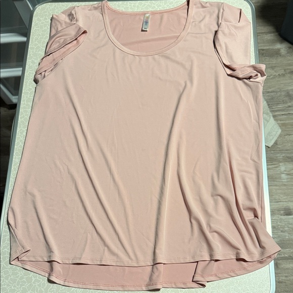 LuLaRoe Tops - LuLaRoe Light Pink Short Sleeve Top